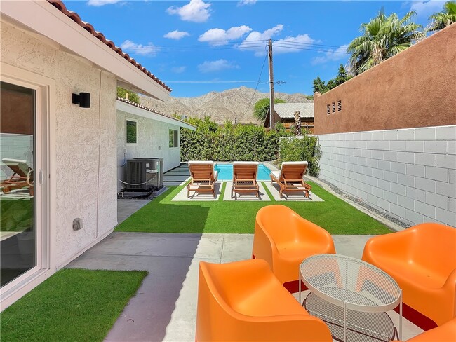 Building Photo - 54905 Avenida Diaz