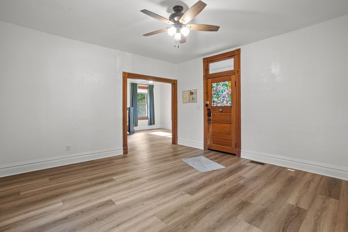 Building Photo - 419 S Van Buren Ave