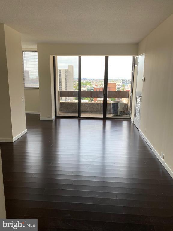 Building Photo - 1326 Spruce St