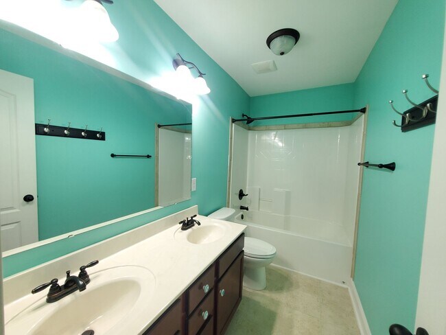 Building Photo - Gorgeous Home In Turnberry Subdivision