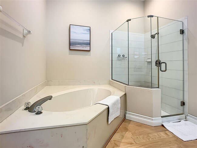 Building Photo - 539 Fallbrook Dr