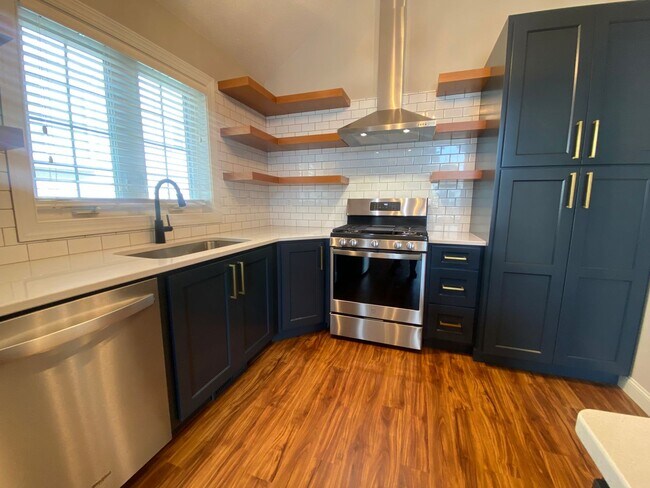 Building Photo - A RELAXING RETREAT - 3 bd/2.5 bath Twin Home for Rent