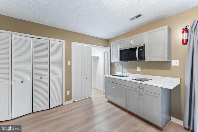 Building Photo - 2503 Lemontree Terrace