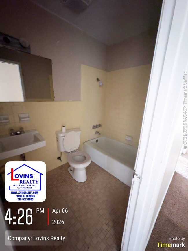 Building Photo - 714 Winona St