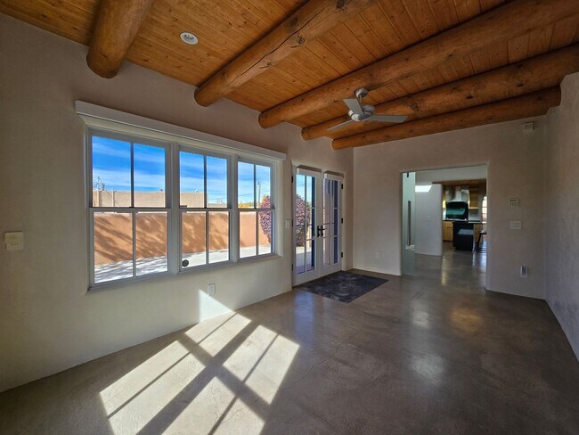 Building Photo - 624 Alto St