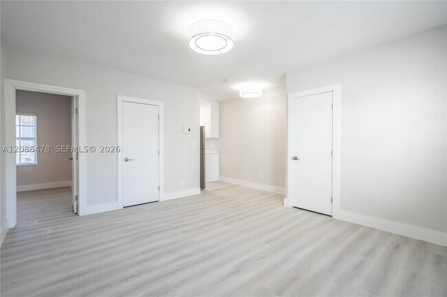 Building Photo - 2418 Flamingo Dr