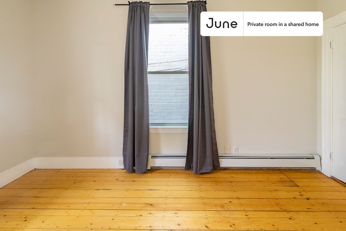 Building Photo - Room in Shared 3 bed/2 bath home