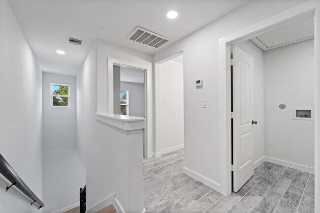 Building Photo - 913 Turner Dr