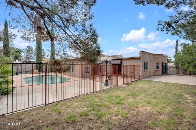 Building Photo - 6820 Villa Hermosa Dr