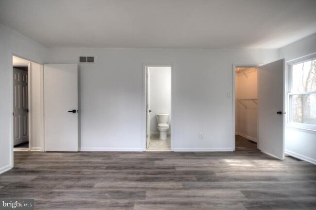 Building Photo - 49 Brambling Ln