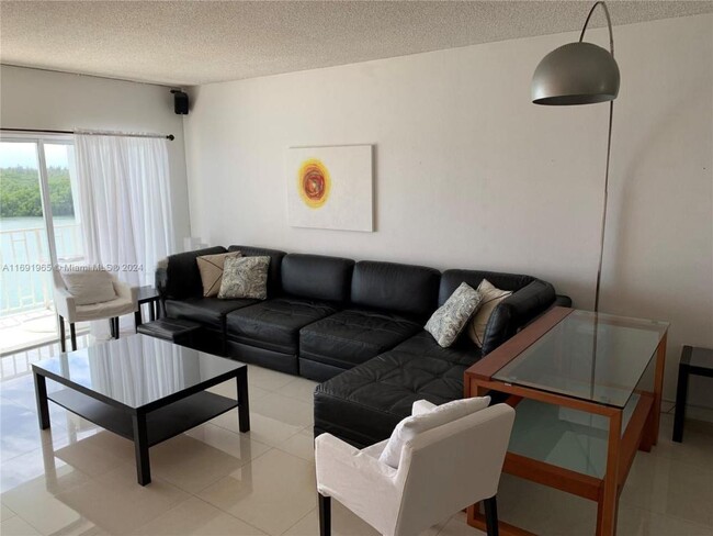 Building Photo - 2 bedroom in Sunny Isles Beach FL 33160