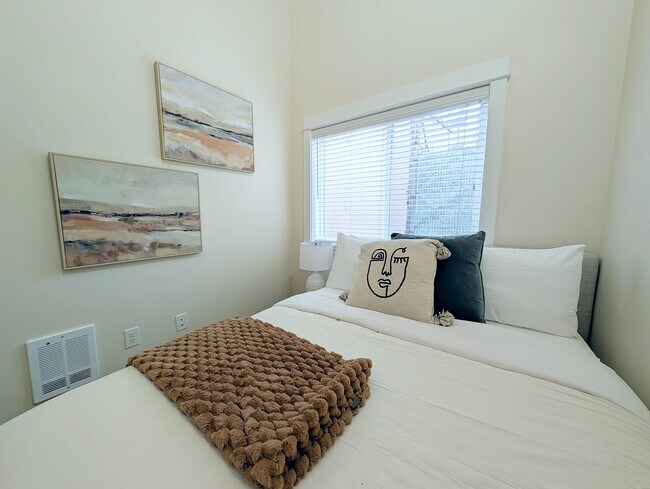 Building Photo - The Norm Appartments