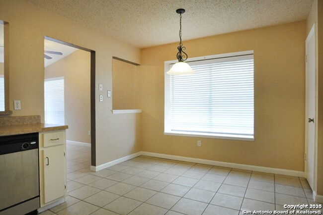 Building Photo - 3 Bedroom/2 Bath Ridge Creek Subdivision
