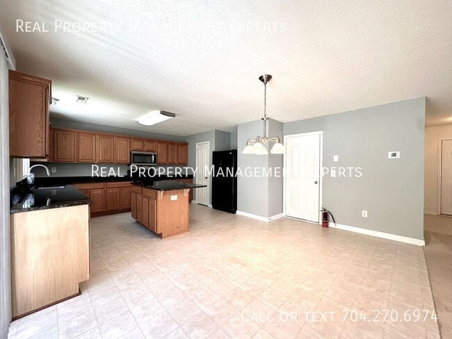 Building Photo - 10834 Glenluce Ave
