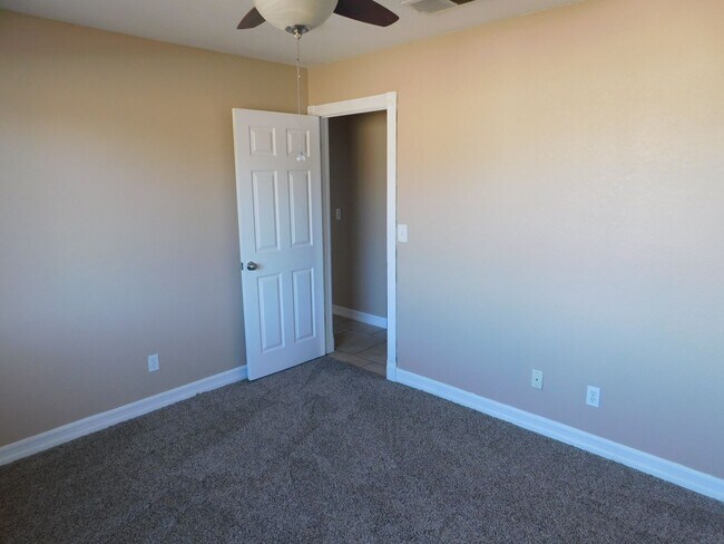 Building Photo - Gorgeous 3 Bed 2 Bath House in a Great Neighborhood