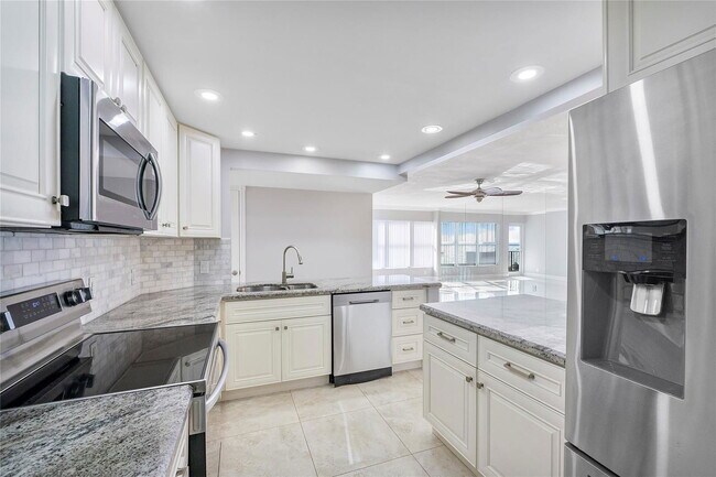 Building Photo - 405 N Ocean Blvd