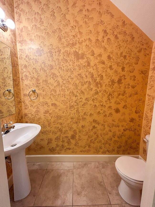 Building Photo - Woods Edge South #147