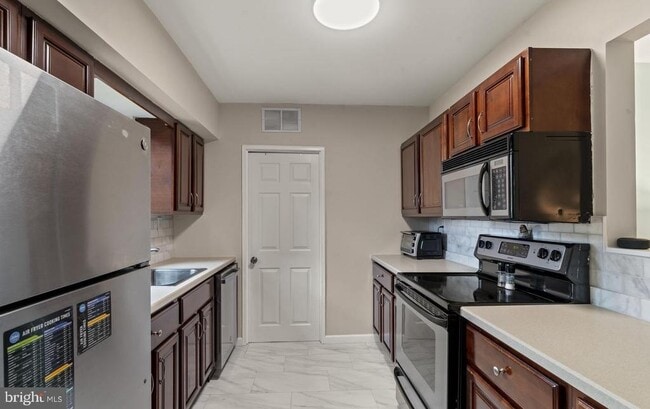 Building Photo - 4702 CHELSEA Ct