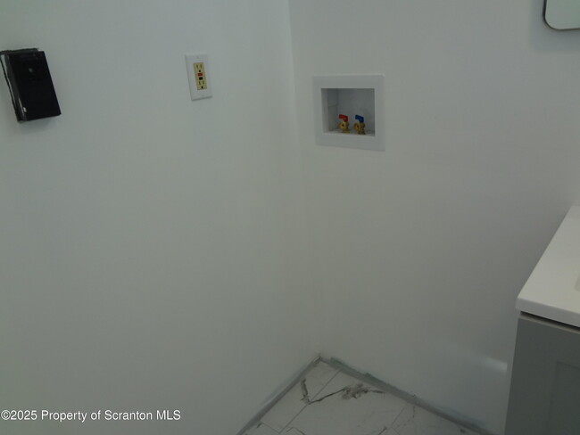 Building Photo - 539 Back St