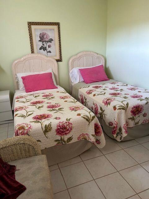 Building Photo - 2615 Garden Dr N