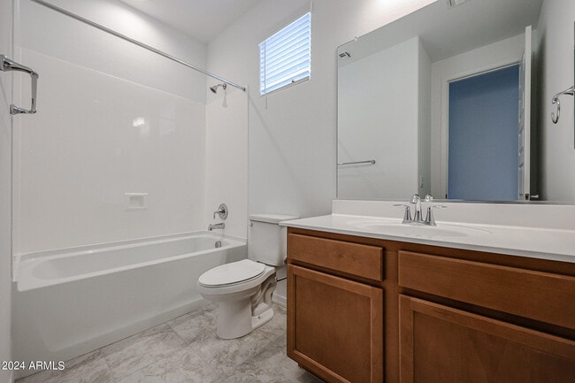 Building Photo - 8752 W Medlock Dr