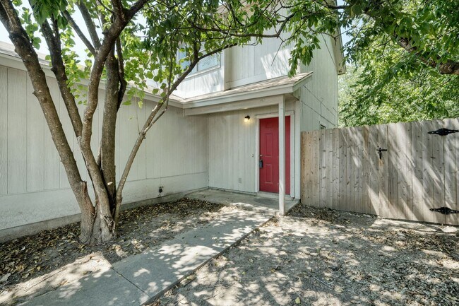 Building Photo - 6904 Deep Cir