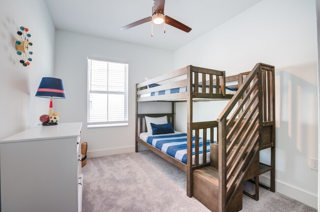 Building Photo - Summerwell Buenaventura Lakes