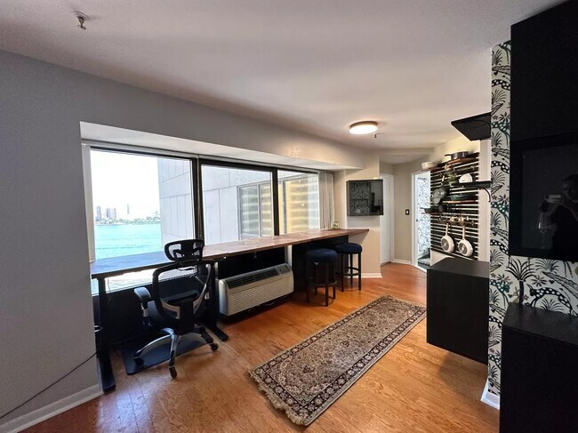 Building Photo - 300 Riverfront Dr