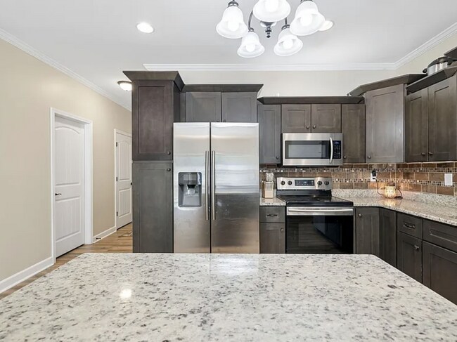 Building Photo - Walk to Lebanon Square | Updated 3-Bedroom Townhome with Fenced Yard