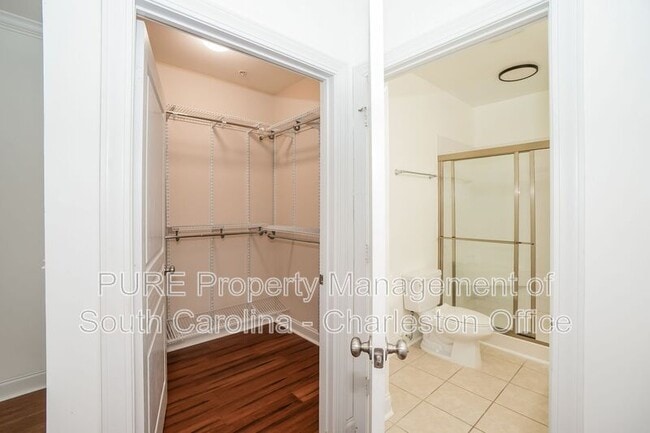 Building Photo - 1025 Riverland Woods Pl