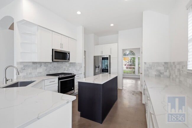 Building Photo - 2217 Speidel Dr