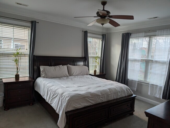 Building Photo - 6 Maxim Ct