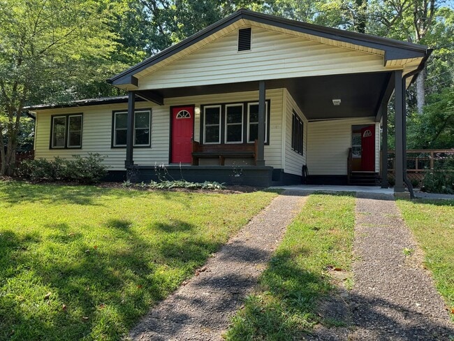 Building Photo - Historic Shiloh - One Level, Three Bedroom...