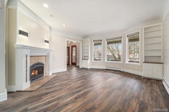 Building Photo - 2716 Van Alstyne St