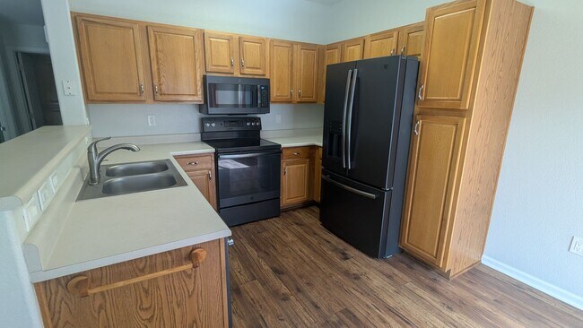 Building Photo - SUPER NICE 2-BDRM, 2-BATH MAIN LEVEL CONDO...