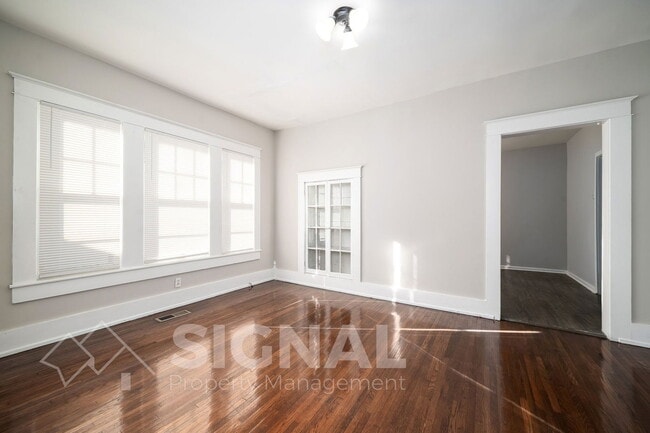 Building Photo - 1738 Damon St