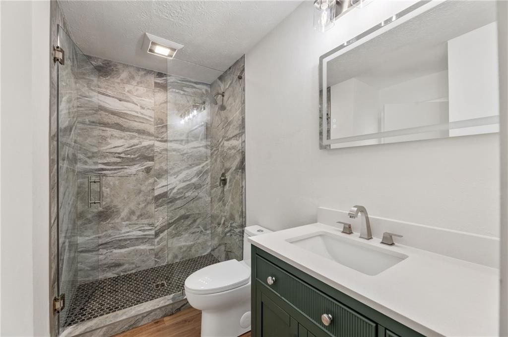Building Photo - 472 Barnsdale Dr