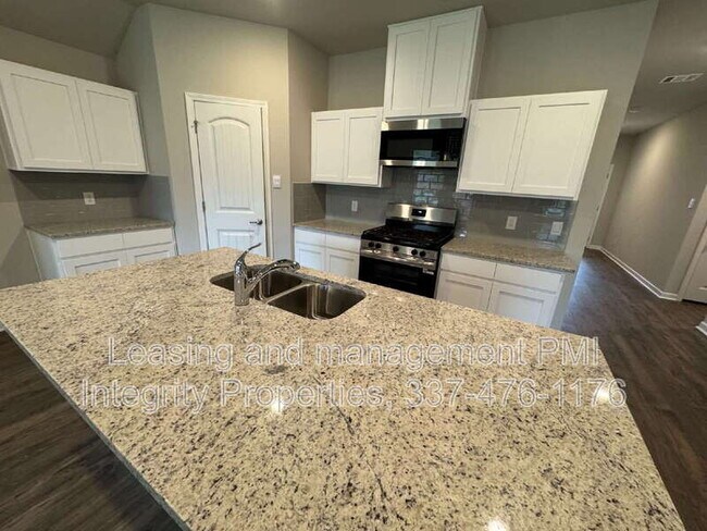 Building Photo - 325 White Pine Dr