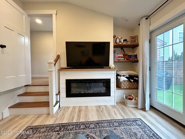 Building Photo - 403 8th Ave