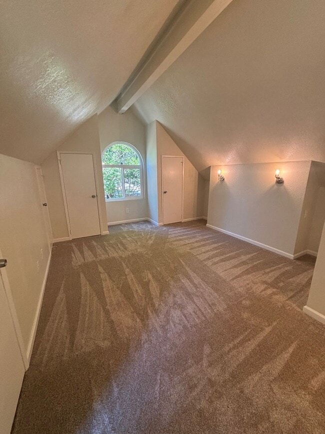 Building Photo - Updated 3 bedroom 2 bathroom Bennett Valle...