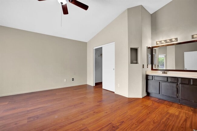 Building Photo - 939 Shana Pl