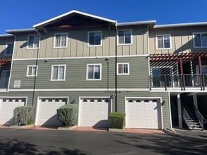 Building Photo - Charming 2 Bedroom Condo in Wildhorse Community
