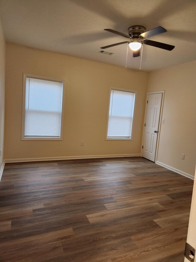 Building Photo - 719 N 5th St