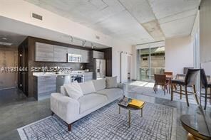 Building Photo - 151 SE 1st St