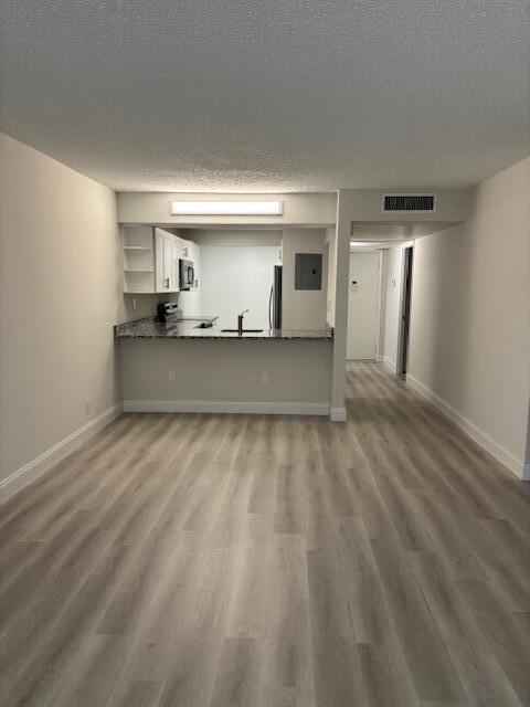 Building Photo - 8 Royal Palm Way