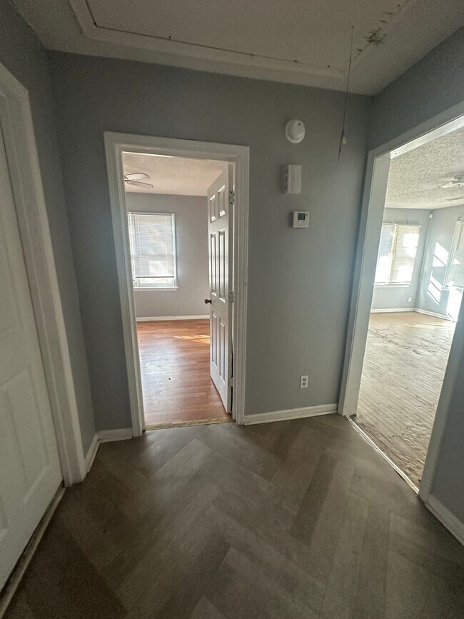 Building Photo - 1710 Arlington Park