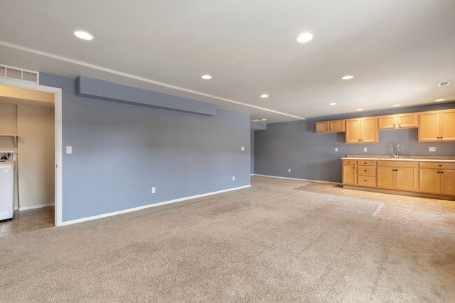 Building Photo - Unparalleled Single-Level Living with Breathtaking Views in D20!