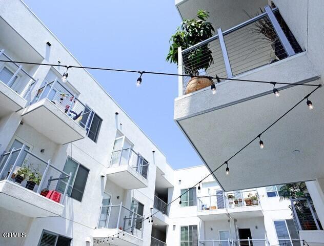 Building Photo - 300 W 9th St