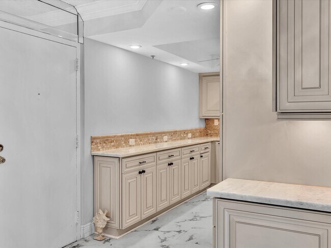 Building Photo - 3301 S Ocean Blvd