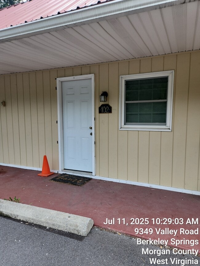 Primary Photo - 9349 Valley Rd